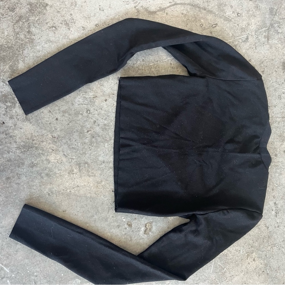 Reformation cropped long sleeve cut out crop top S black crew neck tee - Picture 7 of 7